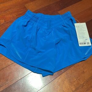 Lululemon Hotty  hot LR short 4 inch lined NWT size 6